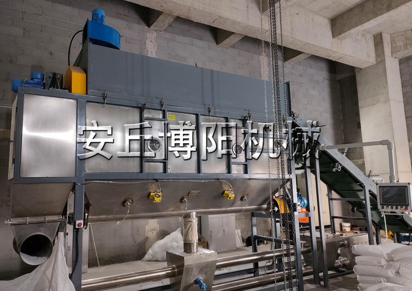 尿素顆粒自動(dòng)拆包機(jī)的特點(diǎn)是什么？